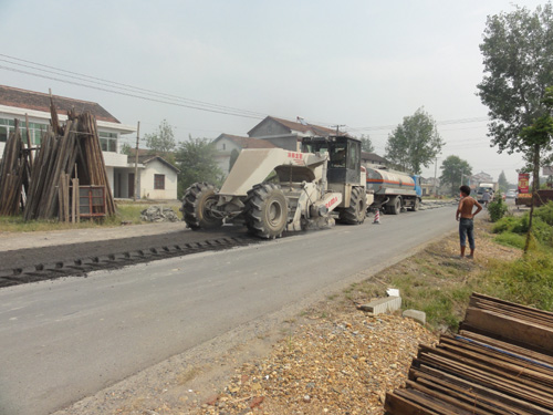 WR2300L，湖南常德G320國道瀝青水穩碎石