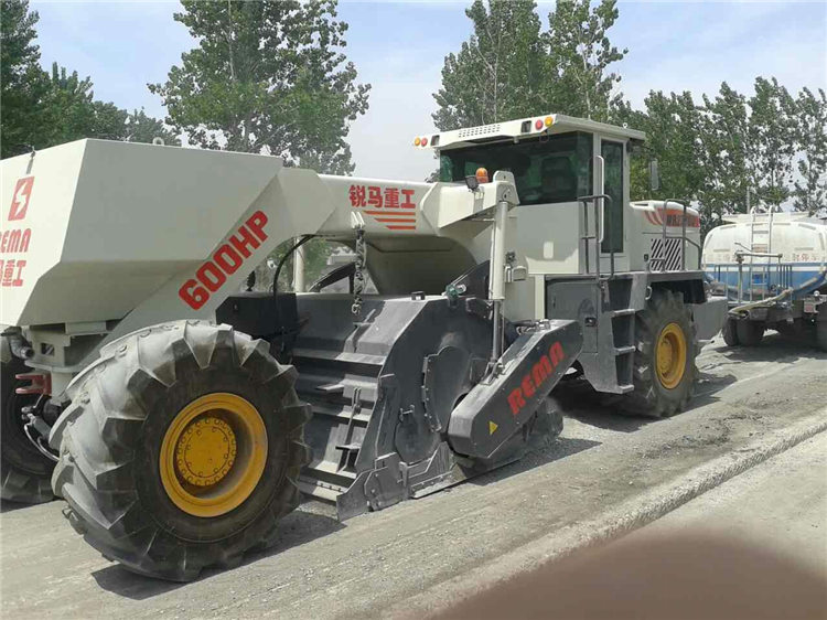 WR2300V，河南淮陽S206省道施工