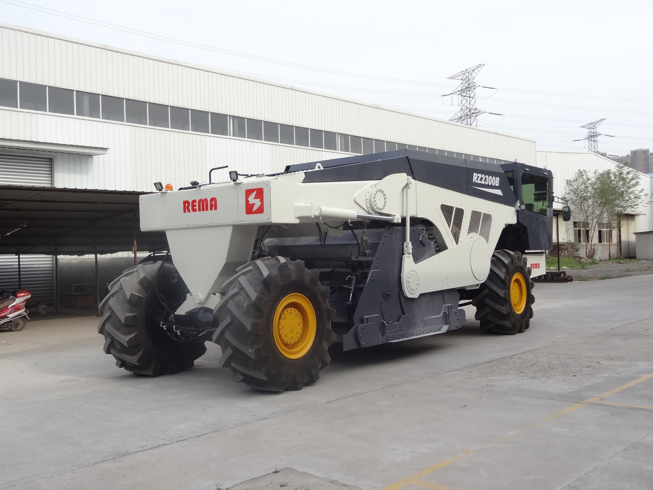 RZ2300B，邯鄲水穩路基冷再生施工