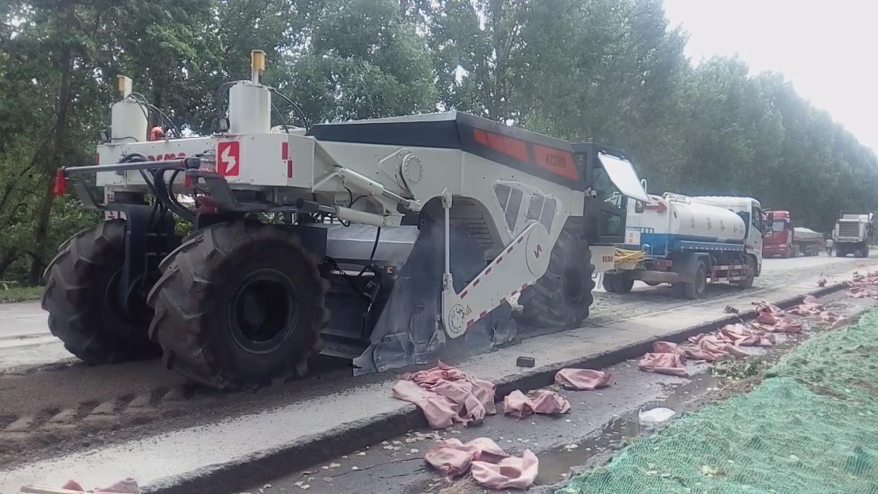 RZ2500，舞陽冷再生施工